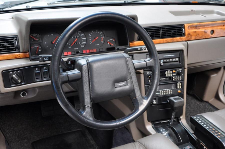 Торпедо Volvo 780 Coupe 1985 года  (фото 32 из 62)